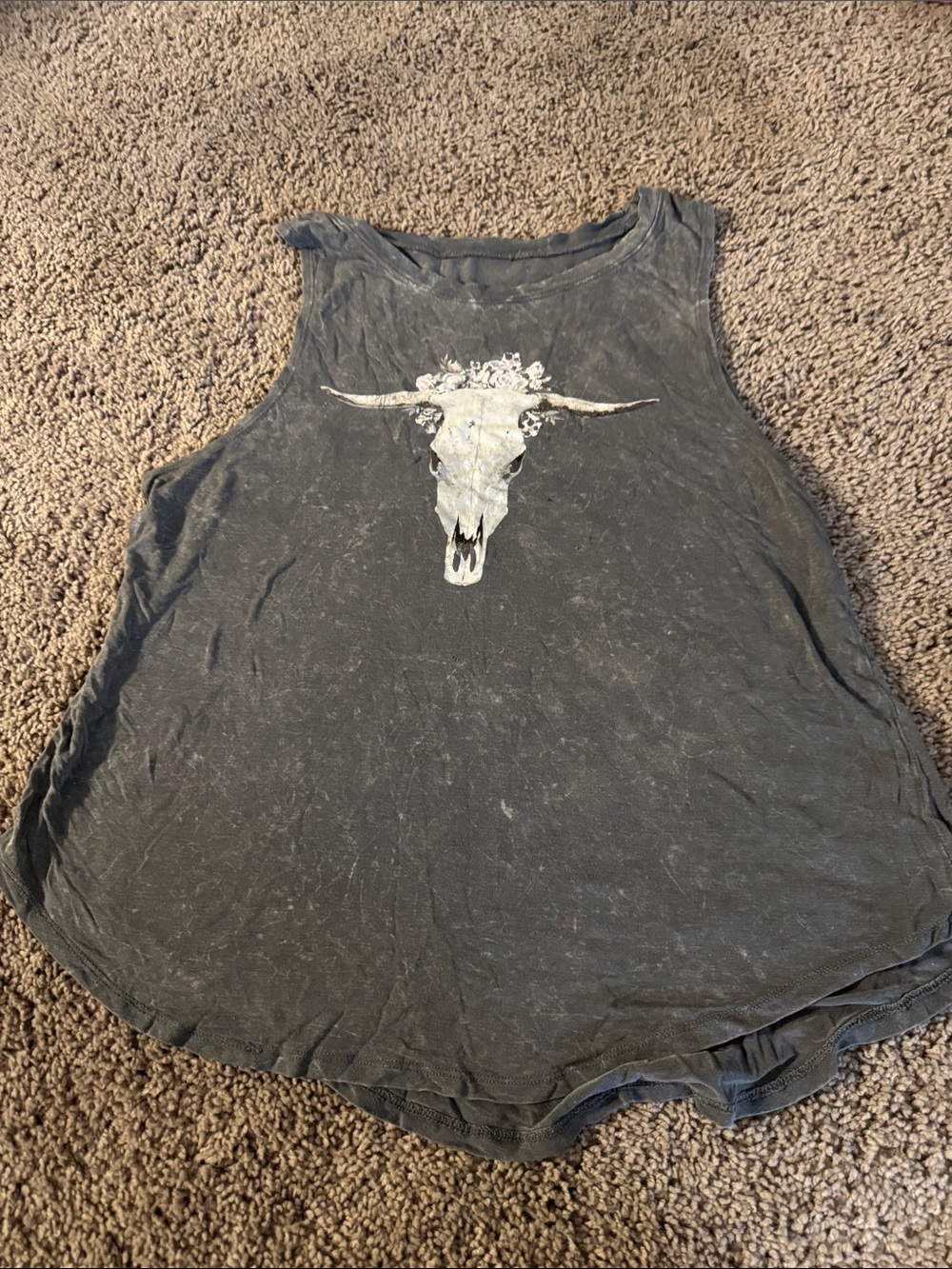 Sleeveless Black Graphic Tank Top with Bull Skull